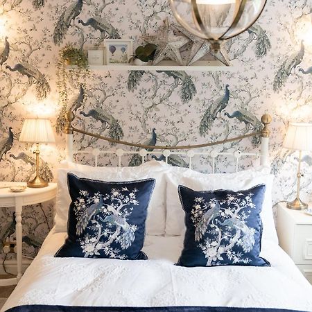 Peacock Room At Field View Cottage Eccleston  Bagian luar foto